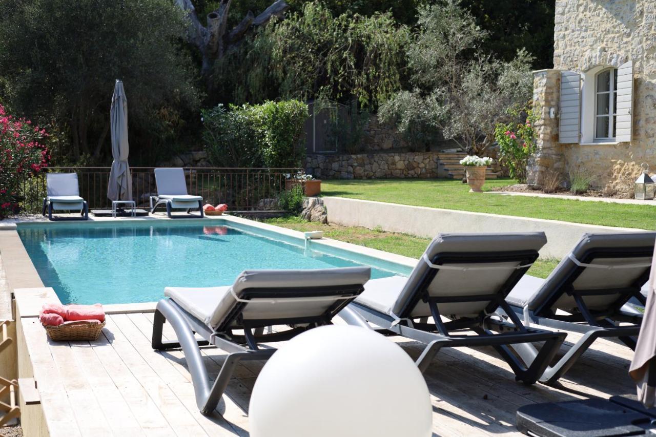 L'Elegante Bastide En Pierre Avec Vue Sur Le Vieux Village De Mougins Bagian luar foto