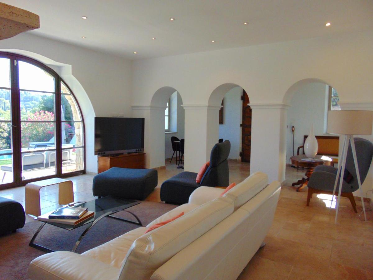 L'Elegante Bastide En Pierre Avec Vue Sur Le Vieux Village De Mougins Bagian luar foto