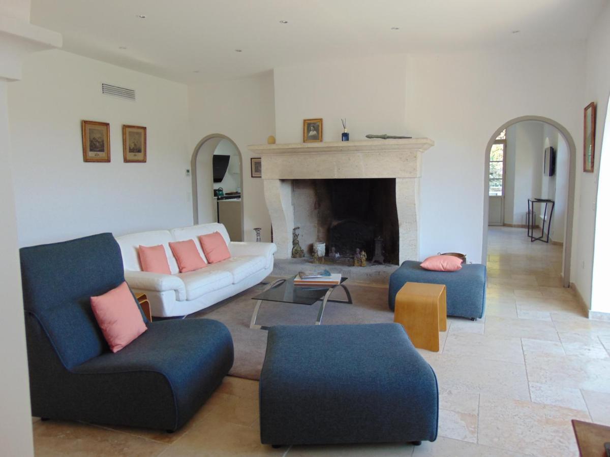 L'Elegante Bastide En Pierre Avec Vue Sur Le Vieux Village De Mougins Bagian luar foto